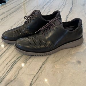 Cole Haan Zerogrand in good condition. Dark gray